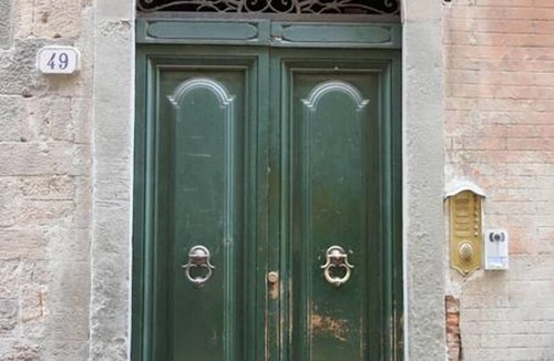 Lucca Historical Center Apartment | Magnificent 13th century apartment inside the historic walled city of Lucca