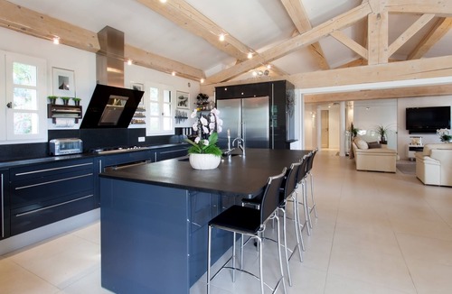 Chateauneuf-Grasse Villa | Magnificent Villa With Pool Enjoying Idyllic Views Of Town.