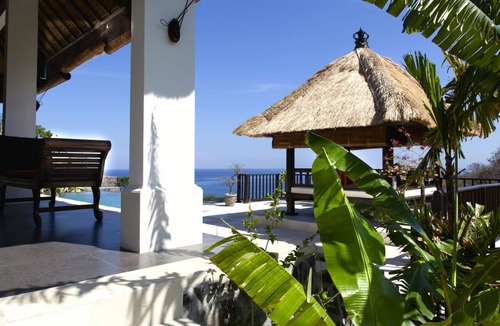 Temukus Villa | Magnificent Luxury Villa With Large Pool, Staff & Stunning Sea View!