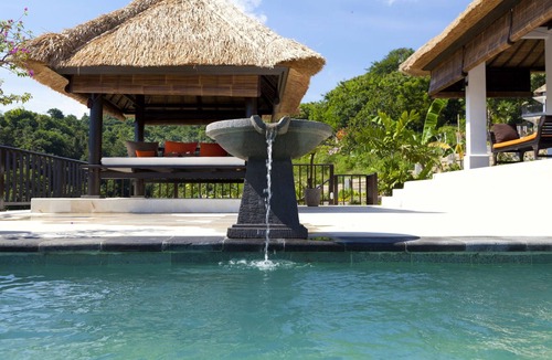 Temukus Villa | Magnificent Luxury Villa With Large Pool, Staff & Stunning Sea View!