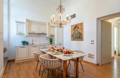 Lucca Historical Center House | Maison Mirò with private parking