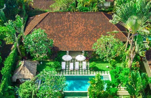 Batubelig Villa | Majestic 4BR Villa - Close To The Beach! 4Min Drive To Eat Street! W/Priv Pool!