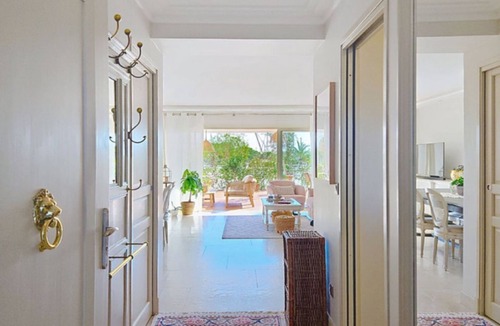 Villeneuve Loubet Beach Apartment | Marina Baie Des Anges. between Nice and Antibes Air conditioning and private parking