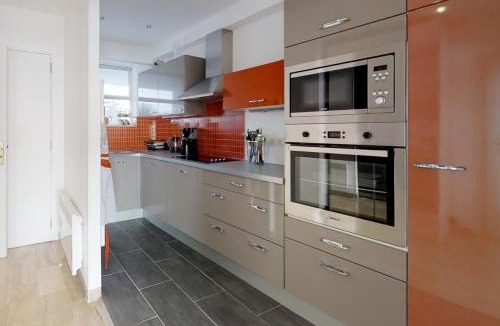 Villeneuve Loubet Beach Apartment | Marina Riviera Sea View and Beach