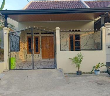Cilimus Villa | Maulana Homestay - by Login