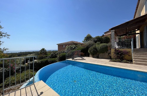 Villeneuve-Loubet Villa | Med View Villa : beautiful infinity pool and spectacular sea views