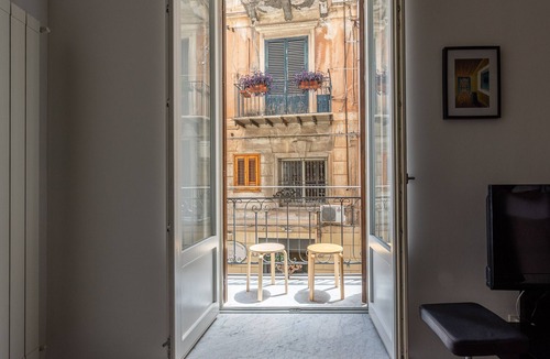Castellammare Vucciria Apartment | MetaM Apartment in the City Center by Wonderful Italy