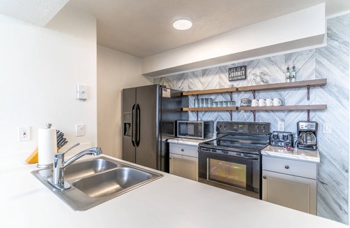 Campbell Condo | Modern 3BR Condo at Royal Palm Bay | Sleeps 8
