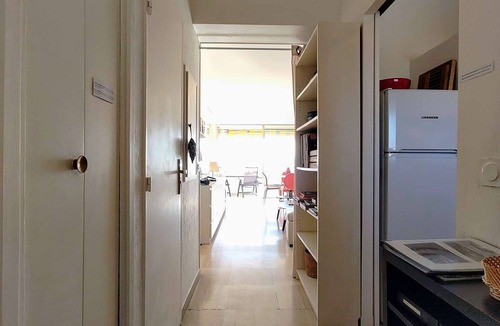 Villeneuve Loubet Beach Apartment | Modern Apartment for 4 with AC and Parking, Villeneuve-Loubet Beach