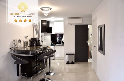 Cannes City Centre Apartment | Modern Apartment few meters up from Café Roma