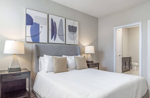 Meadow Woods Apartment | Modern Apartment in Prime Location (ID1192X099)