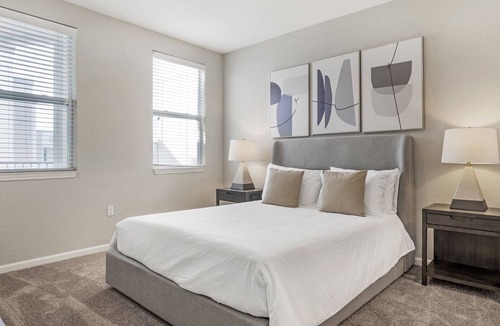 Meadow Woods Apartment | Modern Apartment in Prime Location (ID1192X099)