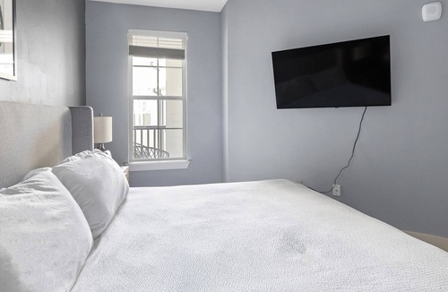 College Park Apartment | Modern Apartment in Prime Location (ID4332X66)