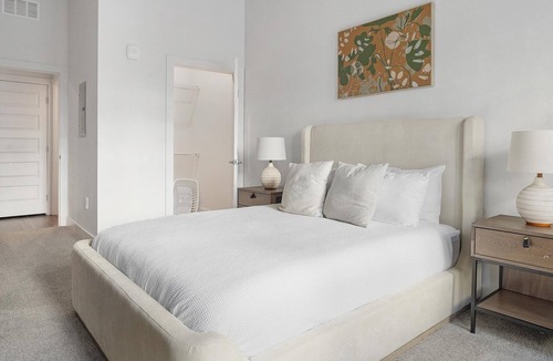 College Park Apartment | Modern Apartment in Prime Location (ID1384X699)