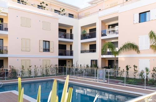 Pointe Croisette Apartment | Modern apartment with swimming pool