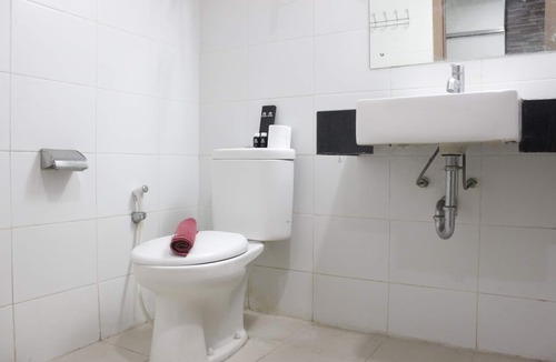 Hegarmanah Apartment | Modern & Contemporary Studio At Beverly Dago Apartment Near Itb