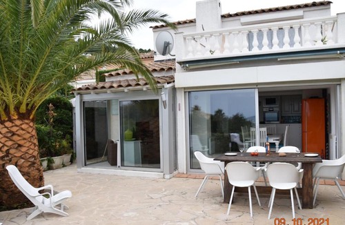 Theoule-sur-Mer House | Modern Holiday Home in Th oule sur Mer With Swimming Pool