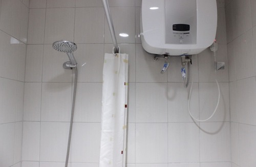 Cibaduyut Hotel | Modern & Spacious 1Br at Mekarwangi Square Apartment