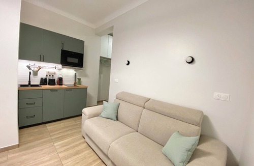 Cap d'Ail Apartment | Modern studio with A/C – 5 min from the beach – 15 min to Monaco GP