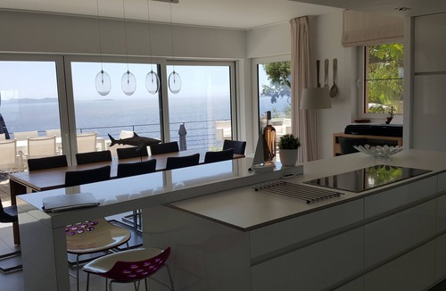 Le Rayol Villa | Modern villa with stunning sea view,luxurious comfort,5 bedrooms,3 bathrooms,11P