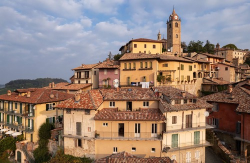 Monforte d'Alba Apartment | MON Suite - Two Bedroom Apartment, Sleeps 4