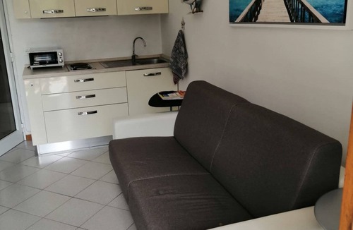 Capoliveri Apartment | Monolocale in complesso condominiale con uso di piscina.