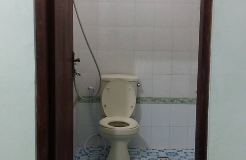 Teuku Umar Hostel | Morotai Camp - 4 Bed Mixed Dorm W.AC (En-Suit)
