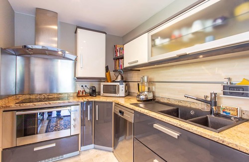 Pointe Croisette Condo | Mouré Rouge : Appartement 3 chambres avec piscine privée, jardin et parking