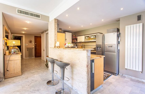 Pointe Croisette Condo | Mouré Rouge : Appartement 3 chambres avec piscine privée, jardin et parking