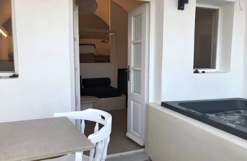 Oia Apartment | Muses Cycladic Suites - Compact Two-Bedroom Sea View Suite with Outdoor Hot Tub
