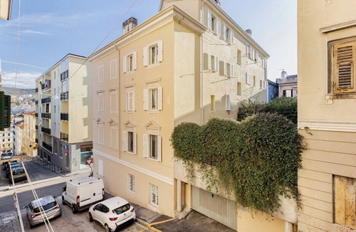 Barriera Vecchia-San Giacomo Apartment | MV - Three-room apartment, covered garage 15 minutes from downtown