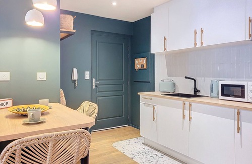 Quartier du Port Apartment | N&J - PLACE DU PIN - Port - Close Old Town