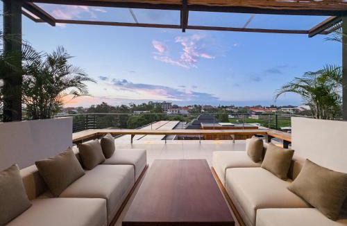 Umalas House | Narawangsa Villa 4br Amazing Sunset Rooftop