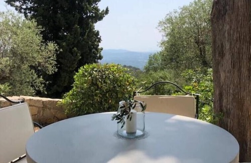 Cabris Apartment | Nature, tranquillity & far-reaching views of the sea & coast of Cannes