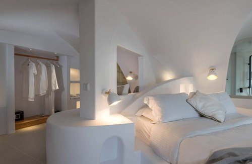 Fira Apartment | Nefeles Junior Suite + Senior Suite by Fantasia Villas