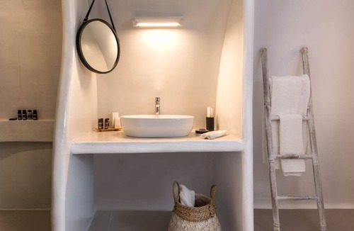 Fira Apartment | Nefeles Junior Suite + Superior Cave Suite by Fantasia Villas