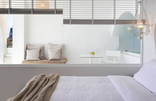 Fira Apartment | Nefeles Senior Suite + Honeymoon Villa by Fantasia Villas