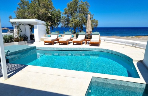 Karterados House | Nerea Seaside VIlla on the Beach
