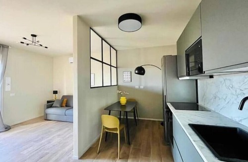 Pisa Apartment | New Apartment with Balcony - Near Tower, Private Park