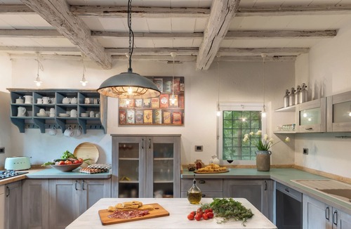 San Casciano dei Bagni Villa | New! Casale Volare, Stylish Tuscany Farmhouse with House Chef,Pool, Pet Friendly, Thermal Baths