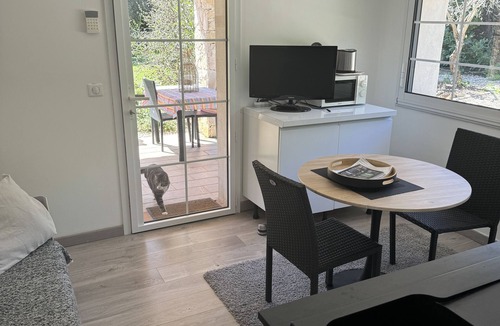 Roquefort-les-Pins House | New housing, garden level in villa, with large garden, large swimming pool