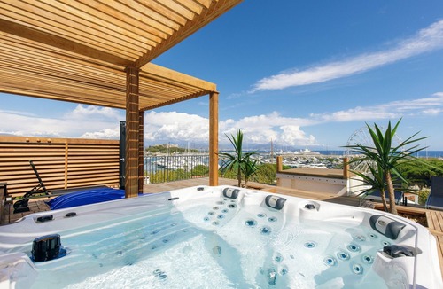 Antibes City Centre Apartment | New Luxury 3BR Full seaview rooftop jaccuzi, AC/6