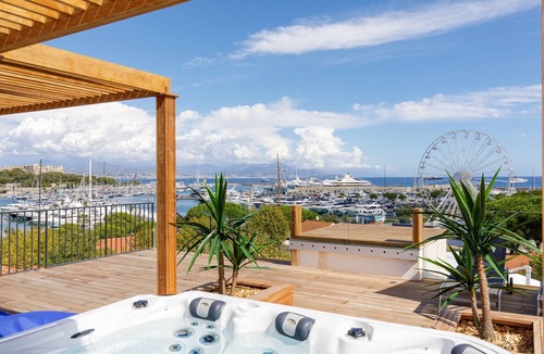 Antibes City Centre Apartment | New Luxury 3BR Full seaview rooftop jaccuzi, AC/6