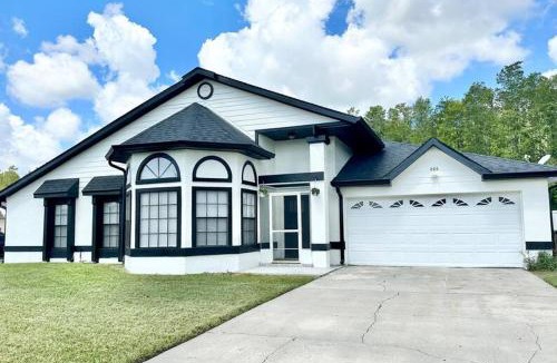 Buena Ventura Lakes House | New Modern Oasis in Orlando, Kissimmee, Private pool, near Disney and MCO!