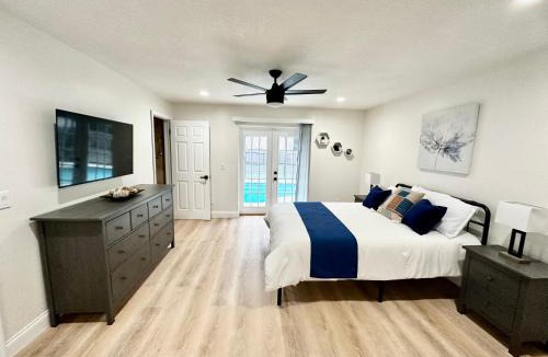 Buena Ventura Lakes House | New Modern Oasis in Orlando, Kissimmee, Private pool, near Disney and MCO!