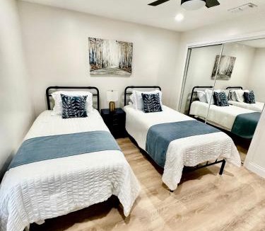 Buena Ventura Lakes House | New Modern Oasis in Orlando, Kissimmee, Private pool, near Disney and MCO!