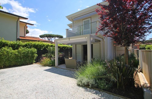 Cinquale House | New Villa at 450m from Sea. 4 People. Airco. Garden. WiFi