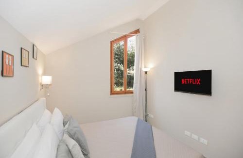 Santa Maria del Giudice Villa | NEW VILLA Jacuzzi WIFI BBQ parking GameCinema ROOM