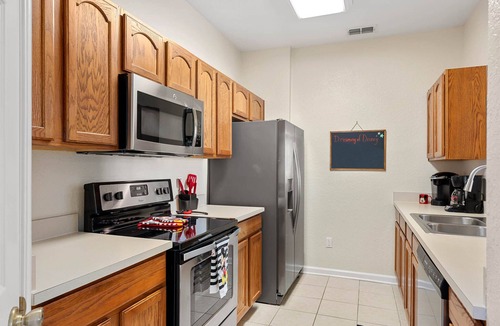 Windsor Hills Condo | 🏝New Water Park! Huge Pool, 5 Minutes to Disney World!🏝