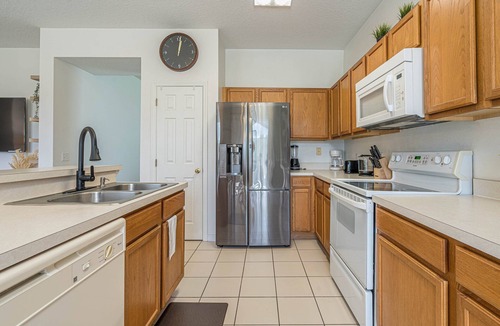 Windwood Bay House | Newly decorated 4 bedroom Pool Home w/2 Masters, Games Room & Conservation View. Near Disney